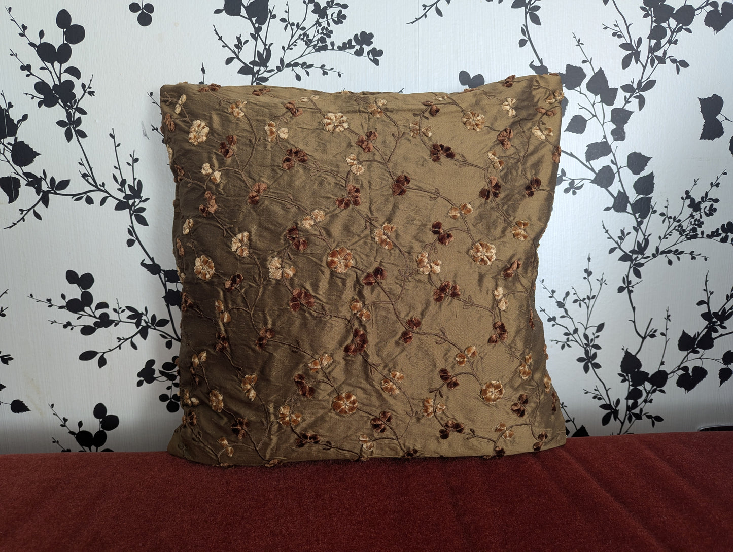 Da Vinci's Giardino Fleurette Embroidered Silk Cushion Cover